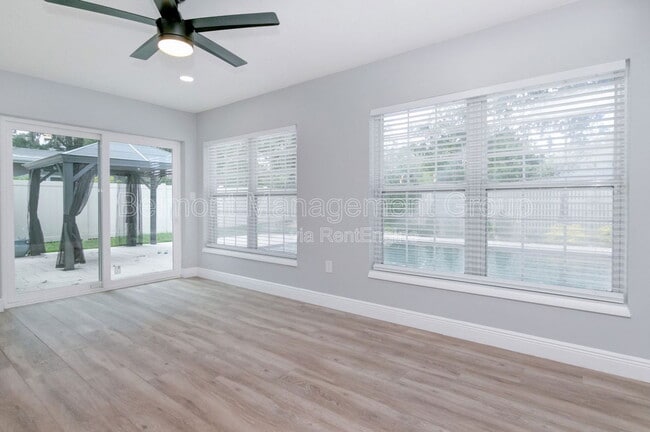 Building Photo - 2031 Temple Dr