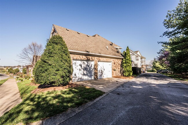 Building Photo - 730 Bennington Park Dr