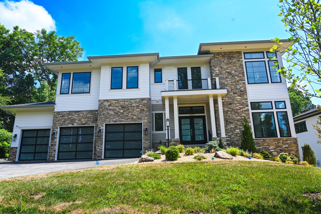 Frente - 3434 Malbrook Dr
