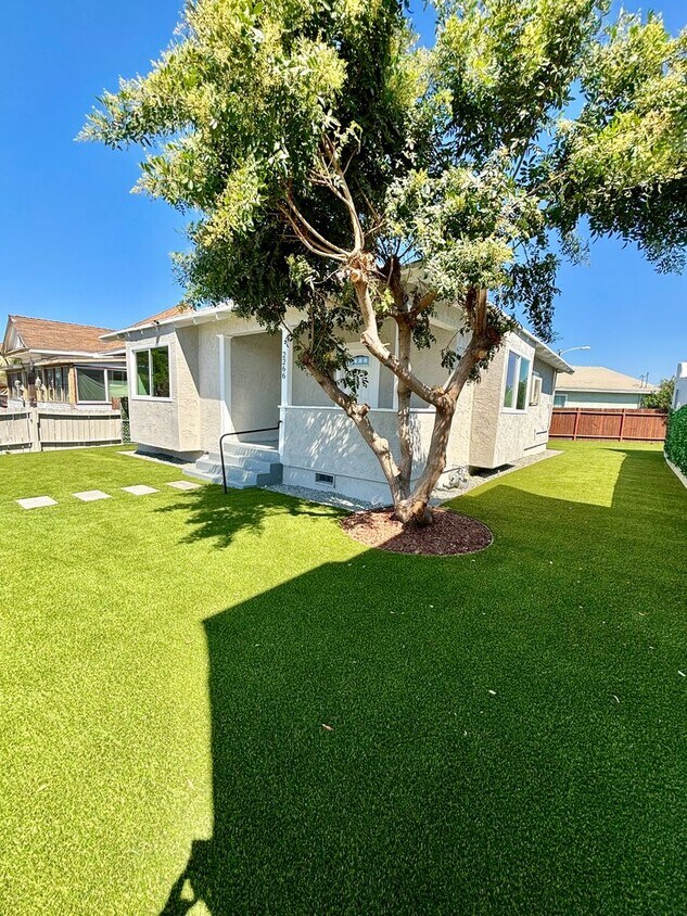 Foto principal - Beautiful Logan Heights Remodeled House