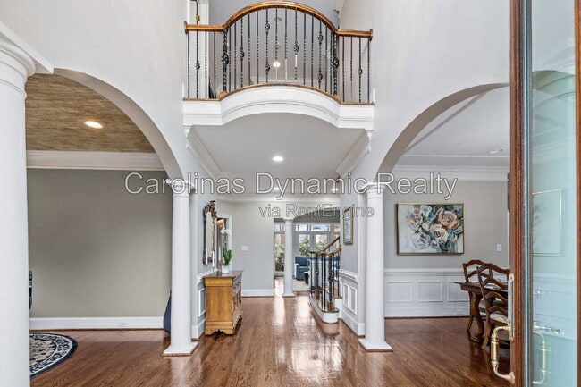 Building Photo - 1009 Honors Ct