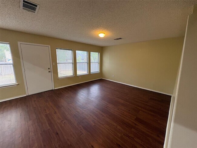 Foto del edificio - 7908 Rosenberry Dr