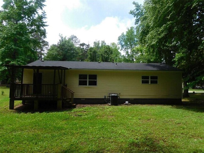 Building Photo - 145 Sarsen Cir