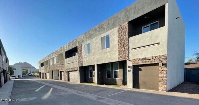 Foto del edificio - 1850 N 51st St