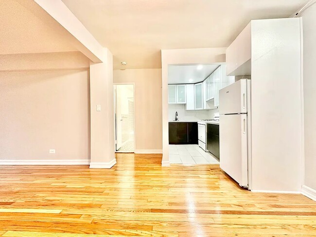 Building Photo - 65 Park Terrace W