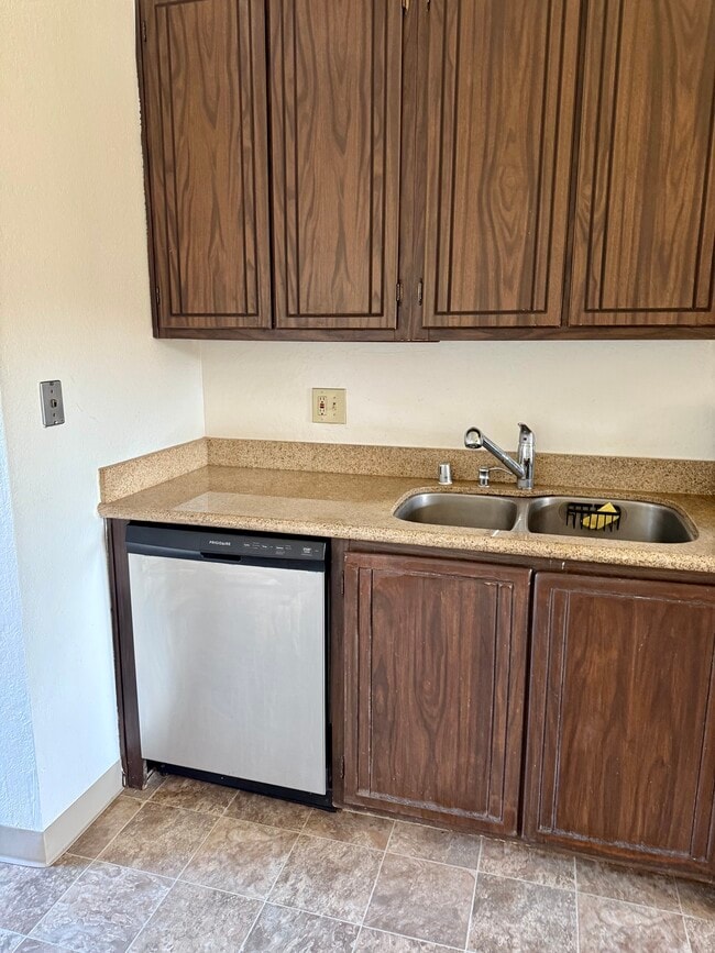 Building Photo - 9435 Maria Way