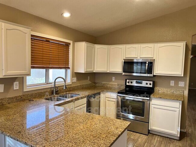 Building Photo - 489 S. Ash St.