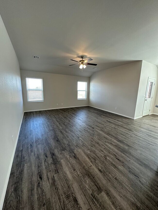 Foto del edificio - Now Preleasing Beautiful 3-Bedroom Home in Broken Arrow