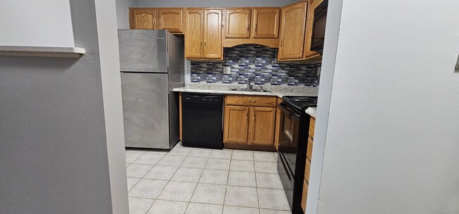Building Photo - 1220 Cromwell Hills Dr