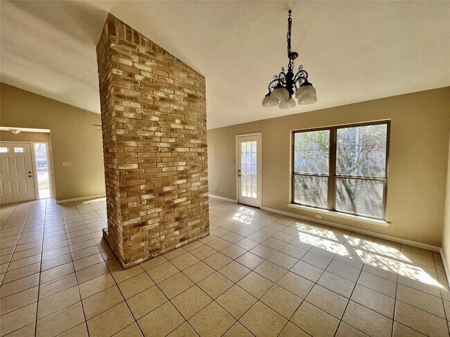 Building Photo - 1101 Forest Oaks Path