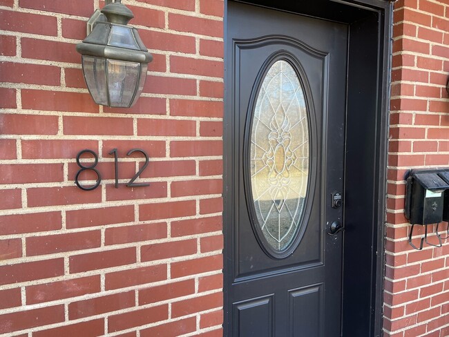 Foto del edificio - 812 Parkview Dr