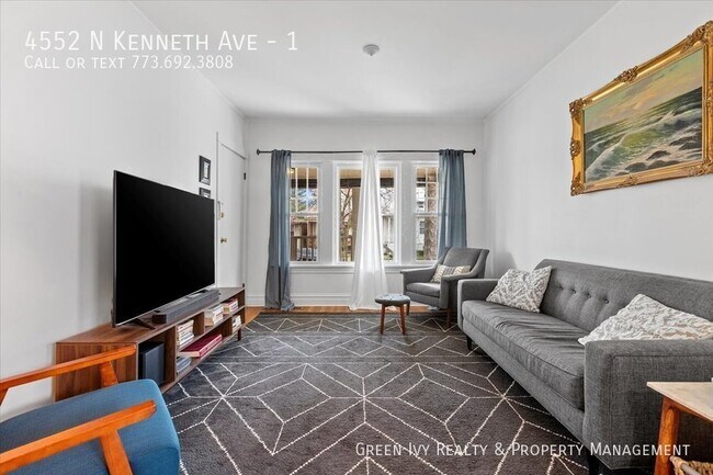 Building Photo - Spacious 3 Bed/ 2 Bath Duplex with Garage ...