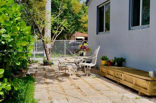 Foto del edificio - 4126 NW 3rd Ave