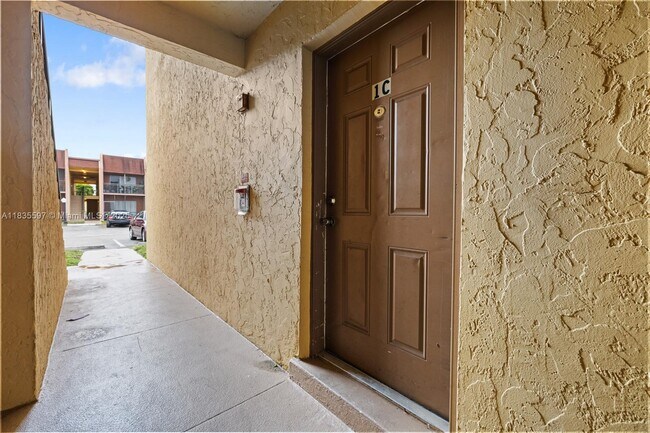 Foto del edificio - 2912 NW 55th Ave