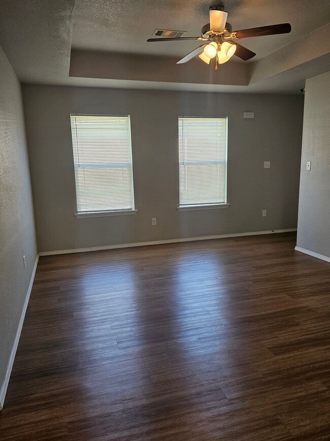 Building Photo - 2107b Ingalls Ln