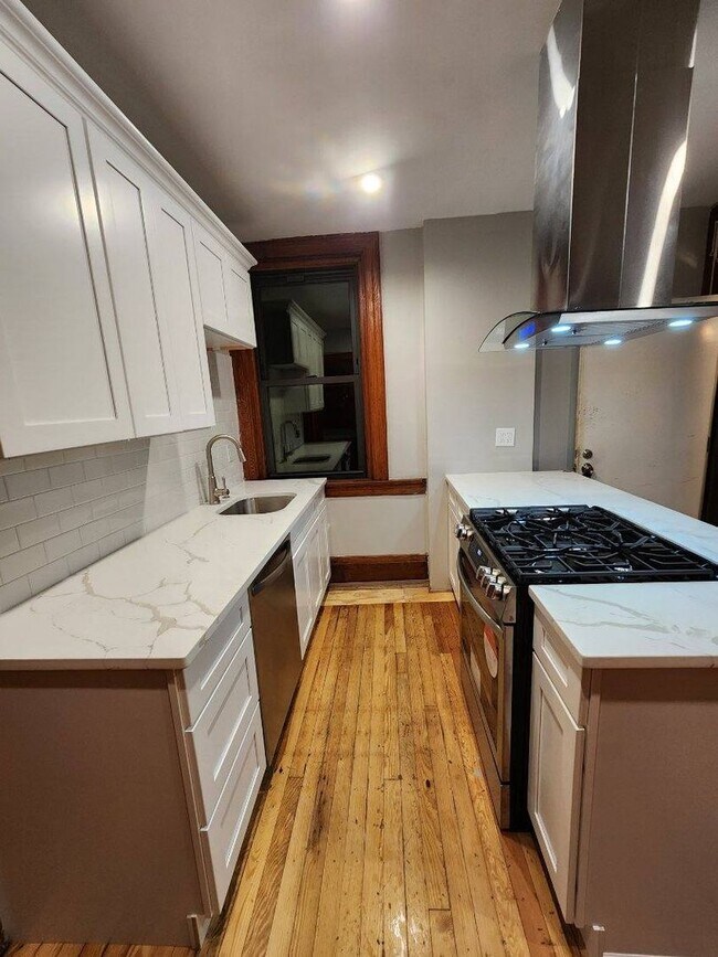 Foto del edificio - CHARM GALORE!  FULLY UPDATED 2 BEDROOM / 1...