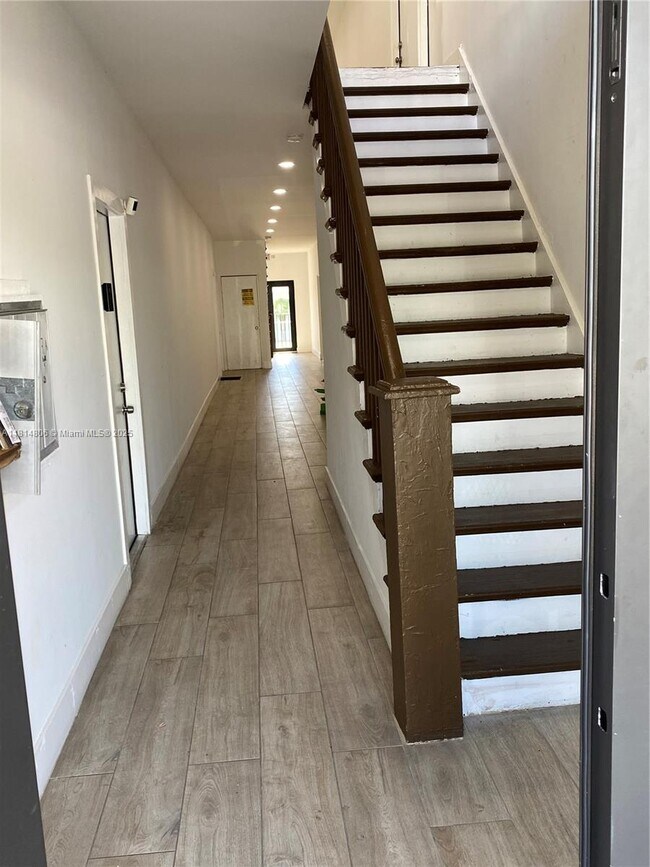 Foto del edificio - 1101 SW 12th Ct
