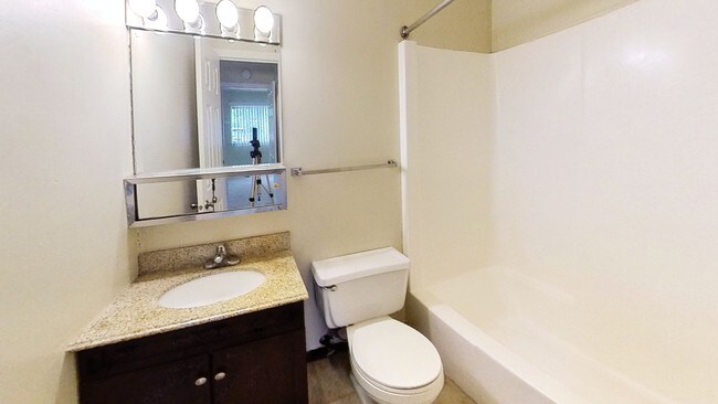 Foto del edificio - 1700 Columbia St