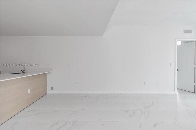 Foto del edificio - 1300 S Miami Ave