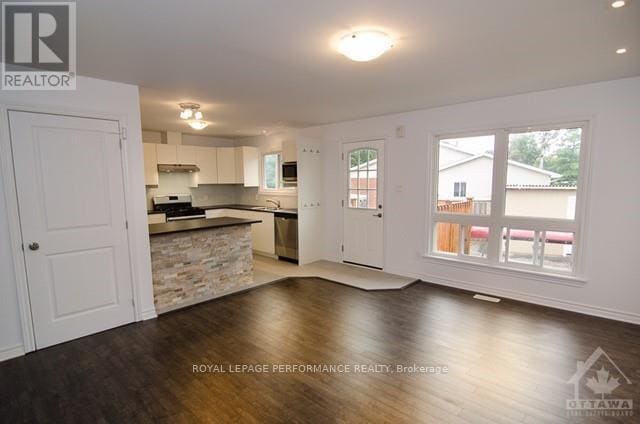 Building Photo - 111 Dalehurst Dr