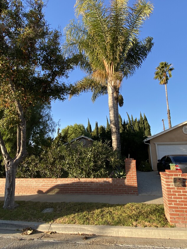 Foto principal - 2109 Rosecrans St