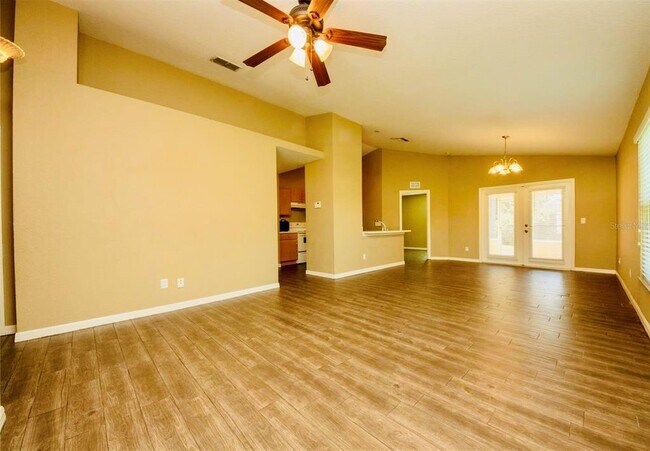 Foto del edificio - 218 Eagle Point Blvd
