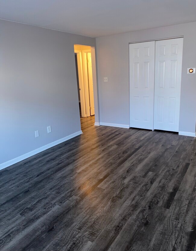 Building Photo - Brook Manor Apartment Homes