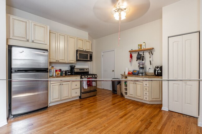 Foto del edificio - 2517 N Ashland Ave