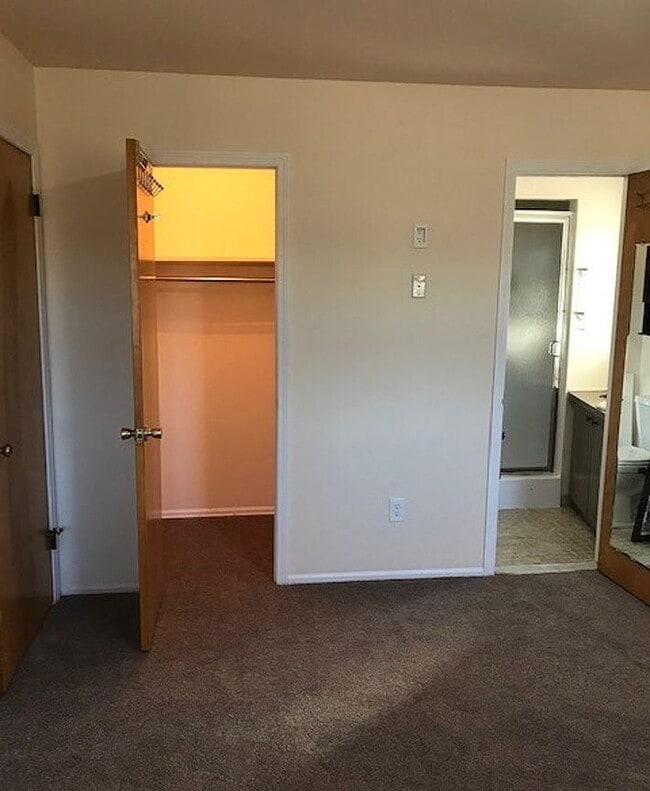 Building Photo - "Charming 3-Bedroom Home with Spacious Int...