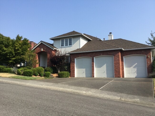 RARE OPPORTUNITY - 4 beds and 2.5 bath in ... - RARE OPPORTUNITY - 4 beds and 2.5 bath in ... House