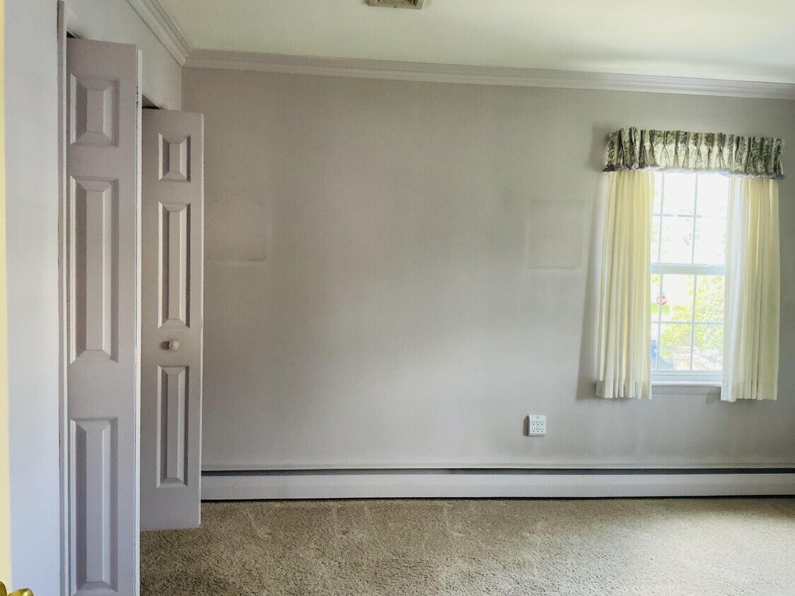 Foto principal - "Charming 3-Bedroom Home with 2 Full Baths...
