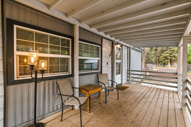 Foto del edificio - 18010 Ponderosa Ln