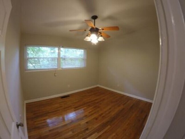 Building Photo - 1734 Sunset Drive