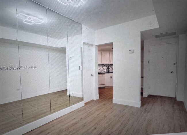 Foto del edificio - 999 Brickell Bay Dr