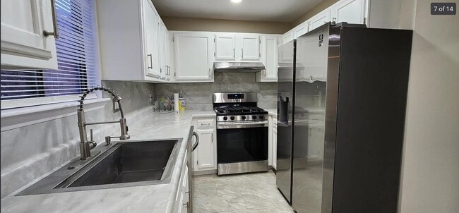 Building Photo - 100 Sandpiper Ln