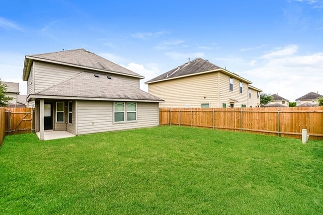 Foto del edificio - 19015 Dove Glen Dr