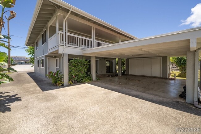 Building Photo - Beautiful and Large 3 bedroom 2.5 bath SFH...