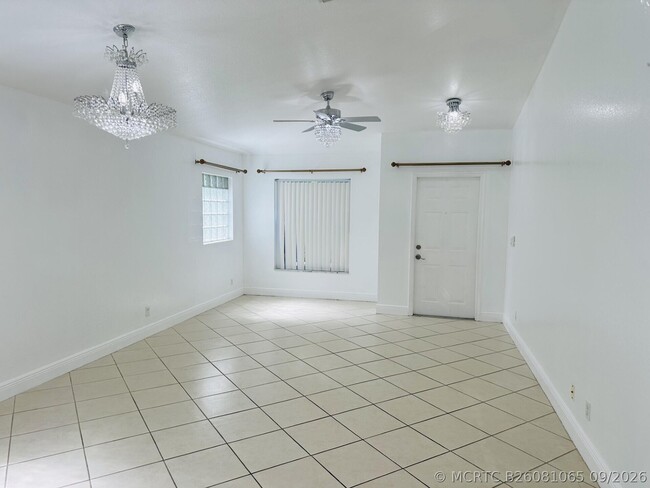 Building Photo - 2106 Little Torch St