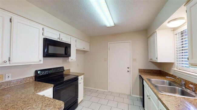 Building Photo - 337 Lochridge Dr