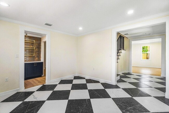 Foto del edificio - 370 Marlborough Rd