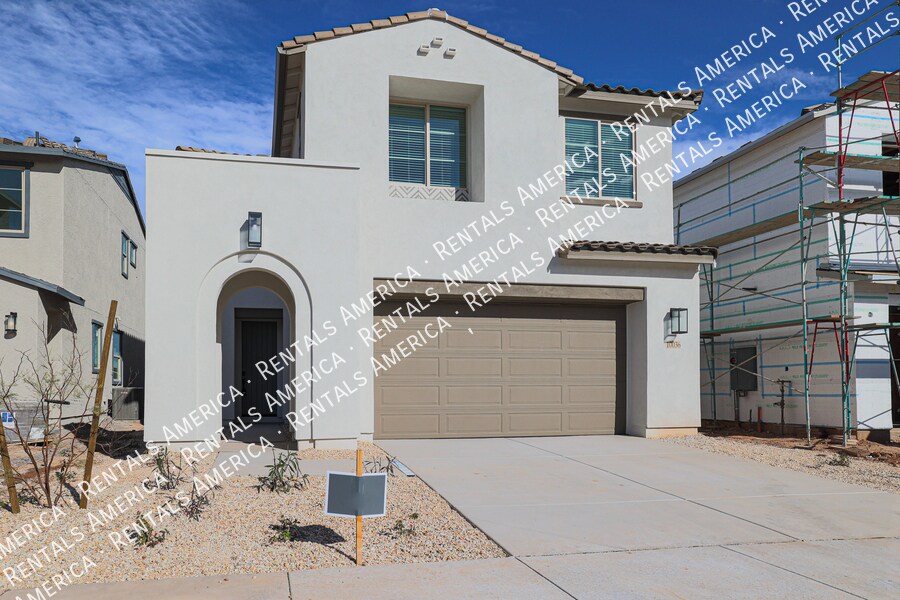 Primary Photo - $500 off first months rent!Resort Style Li...