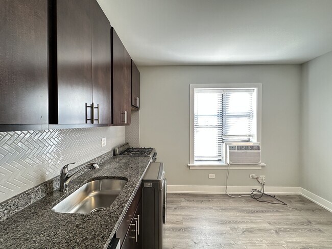 Foto del edificio - 533 W Belden Ave