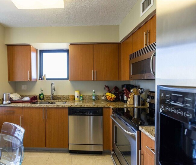 Foto del edificio - 3300 NE 192nd St