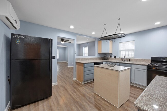 Foto del edificio - 1219 Cunningham Dr