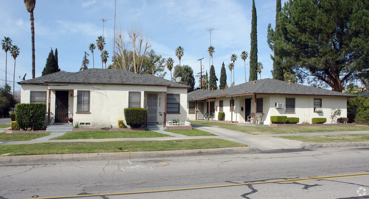 Building Photo - 2100-2116 N Sierra Way