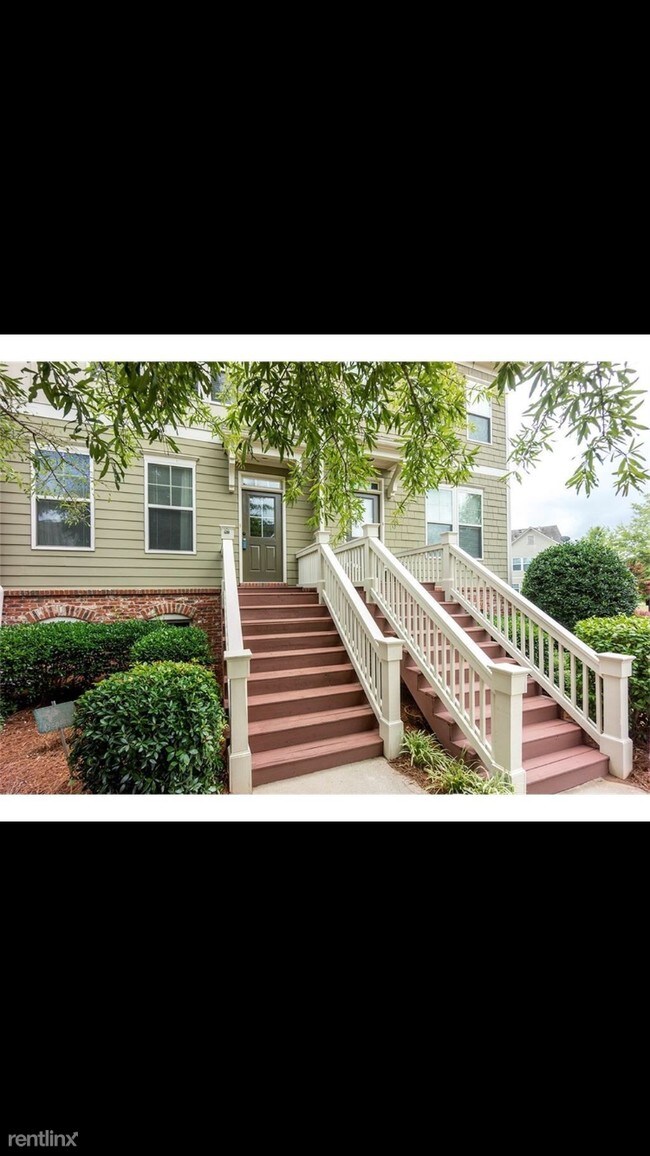 Building Photo - 528 Village Arbor Park