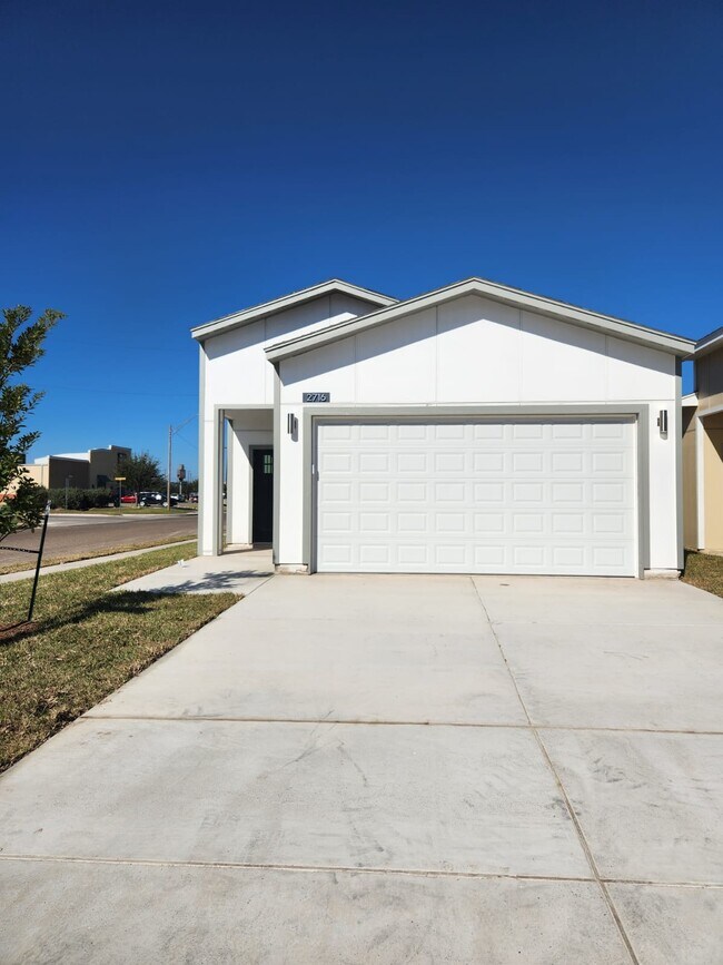 Building Photo - 2716 Kerria Ave