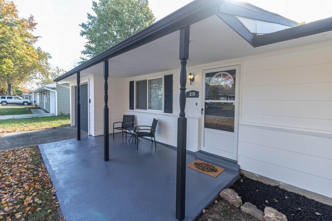 Building Photo - 210 W El Cortez Dr