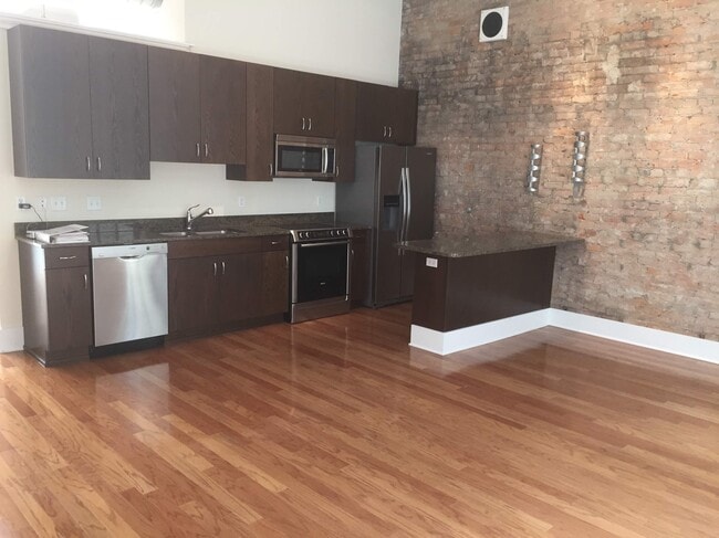 Building Photo - 417 Vine St