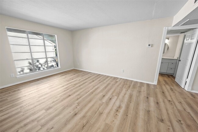 Photo - 10574 High Hollows Dr Apartment